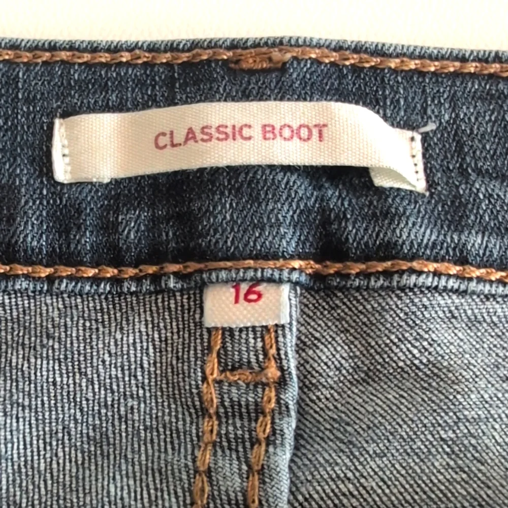 Levi Strauss & Co. Original Riveted Classic Boot blue jeans. 16S 33 x 30